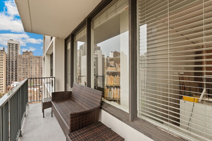 Building Photo - 1400 N State Pky