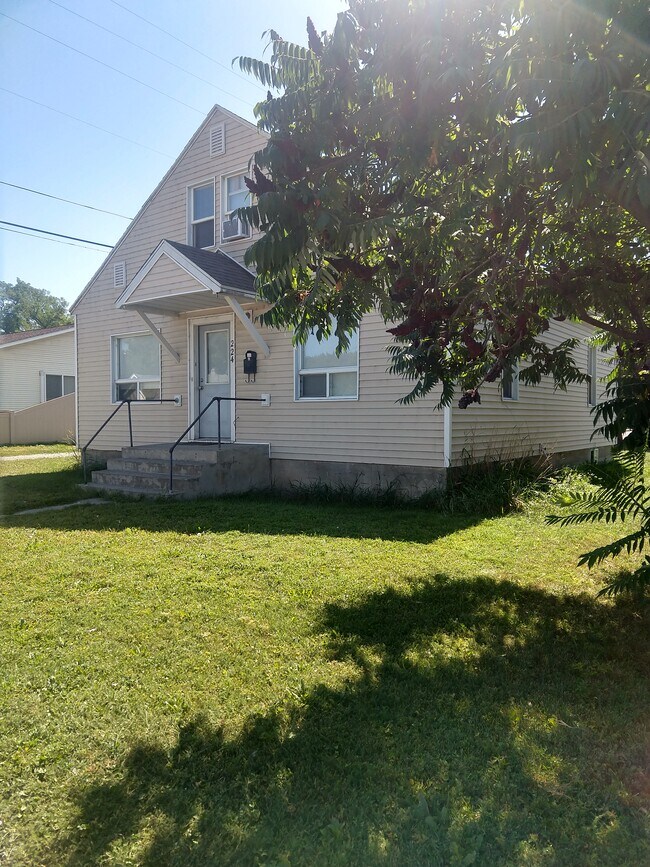 Primary Photo - 224 E 2nd Ave