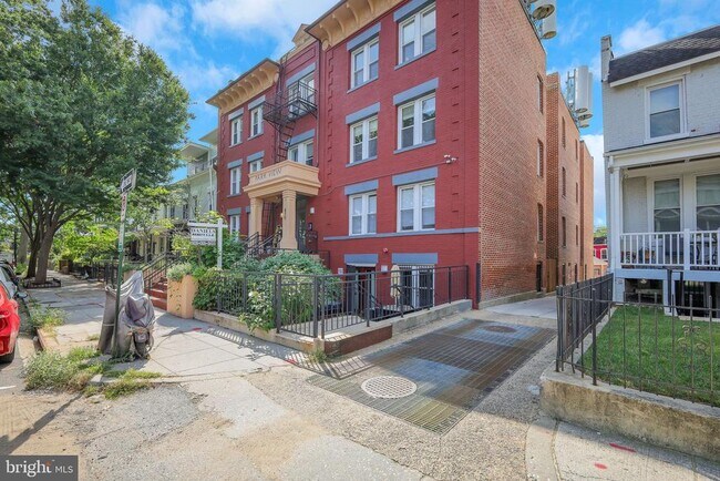 Building Photo - 610 Irving St NW
