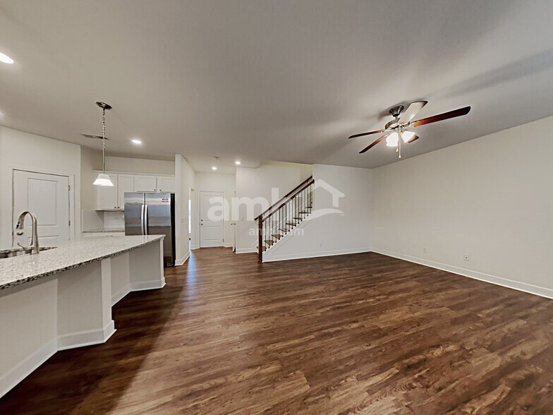 Building Photo - 5075 Trailwater Dr