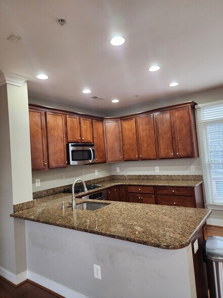 Building Photo - 5606 Baltimore Ave