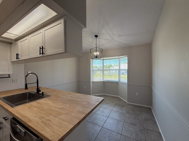 Building Photo - 4217 Avanti Cir