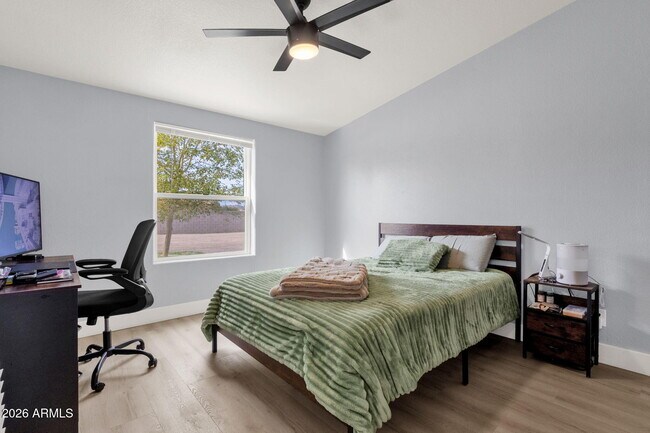 Building Photo - 851 W Quail Cir