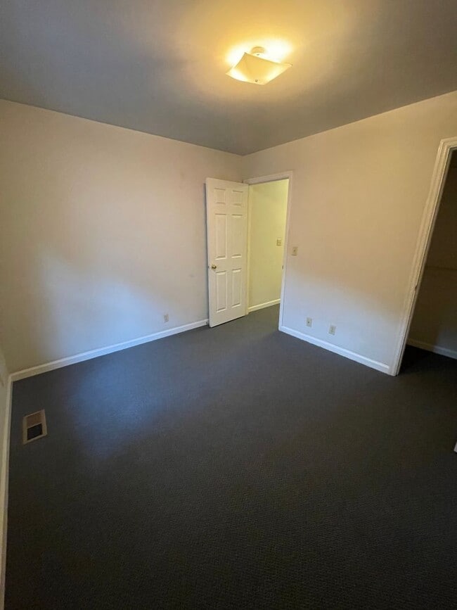 Building Photo - 415 Oldham Ave