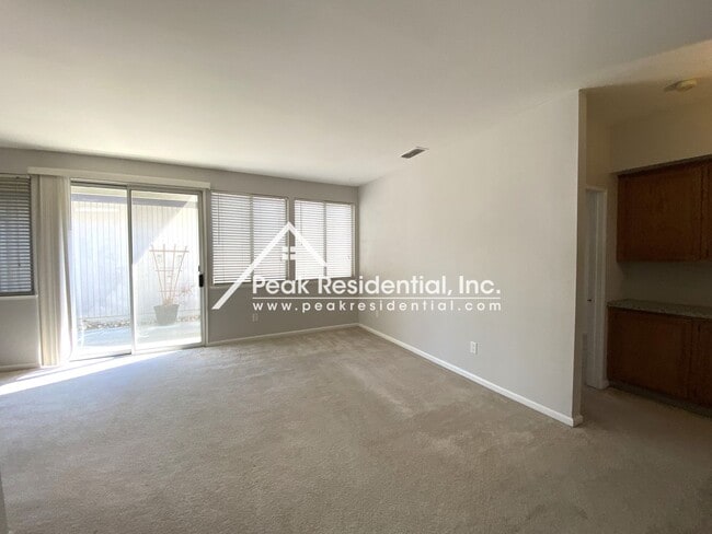 Building Photo - Charming 3 bd/2 ba Elk Grove Home!