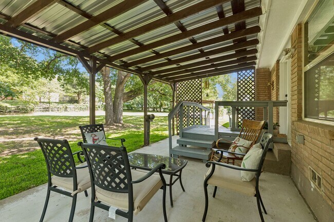 Building Photo - Stylish, Comfortable Colleyville Home with an Open, Airy Layout