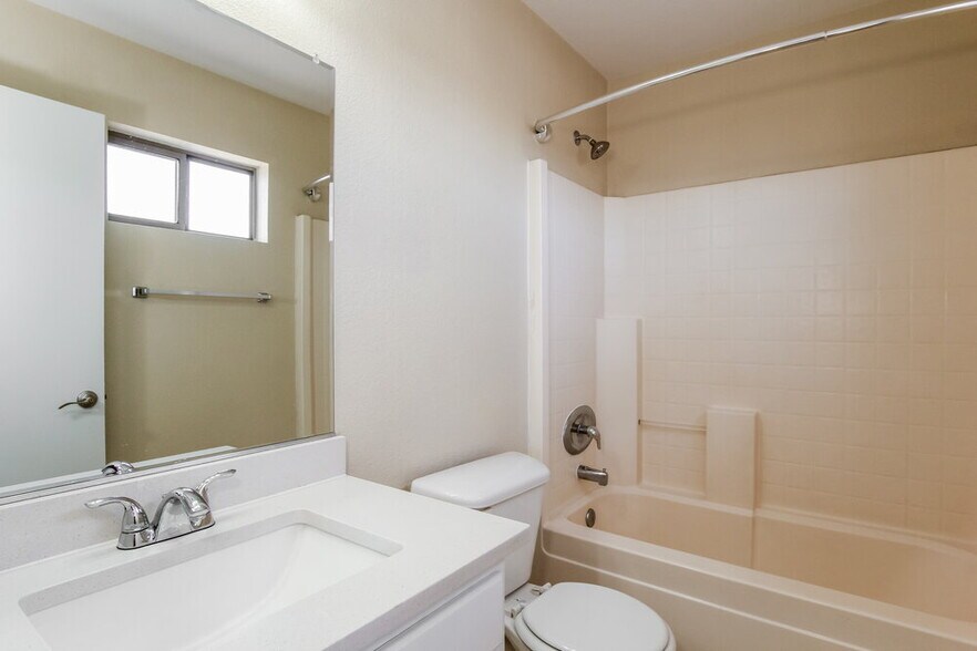 Building Photo - 3822 N 105th Ln