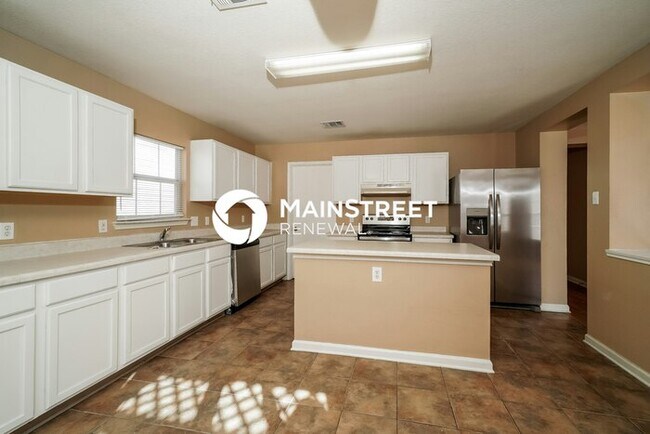 Building Photo - 3 Bedroom Pet-Friendly Home in Del Valle, TX with Main Street Renewal