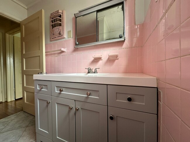 Building Photo - 903 Lamonte Ln