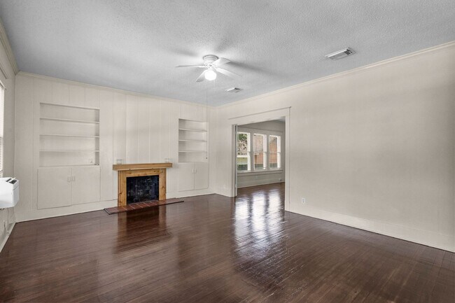 Building Photo - 2 11th Ave N