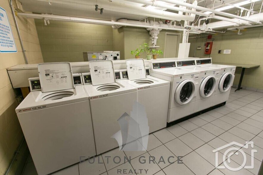 Building Photo - 3950 N Lake Shore Dr