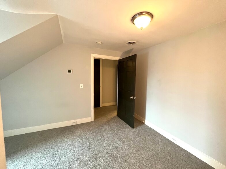 Building Photo - 448 N Queen St