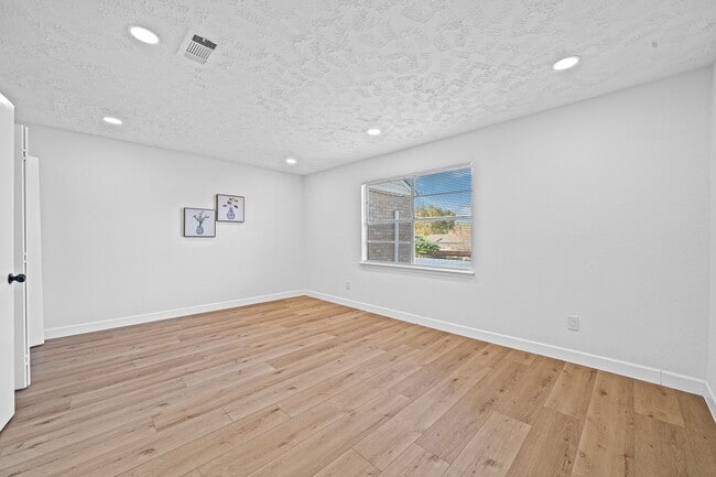 Building Photo - 8726 Wilcrest Dr