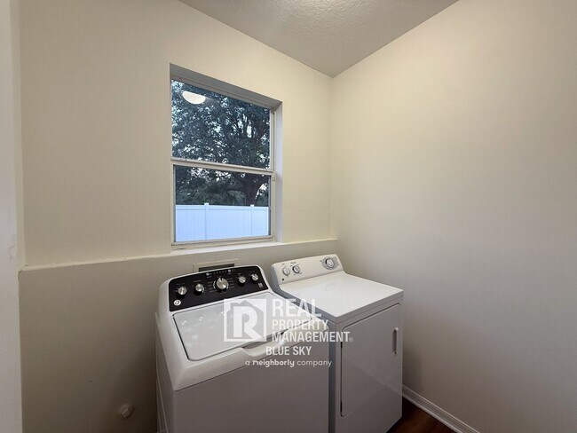 Building Photo - 9505 Wellstone Dr