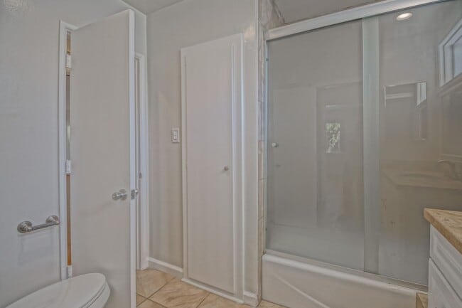 Building Photo - Incredibly Charming & Bright 3BR2BA Home w...