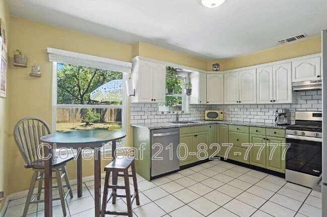 Building Photo - 131 Middlebury Dr