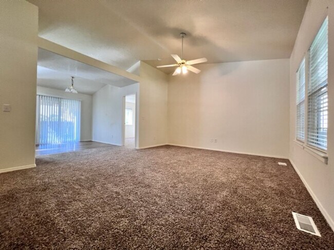 Building Photo - Amazing Home in Mahogany Park