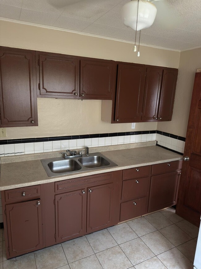 Building Photo - Well-Cared-For Home in St. Louis 63136
