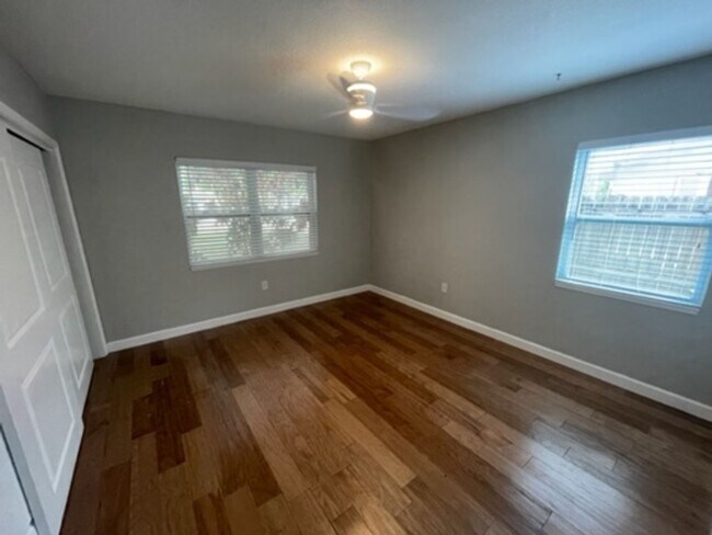 Building Photo - 2 BR/2 BA Beautifully Updated Home in Semi...