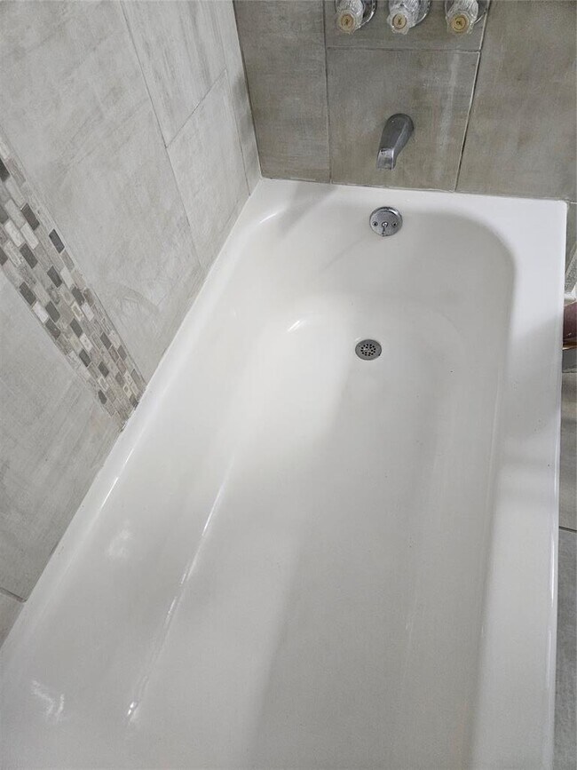 Building Photo - 2305 Cottonwood Dr