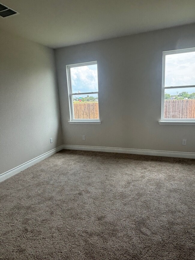 Building Photo - 112 Troubador Ln