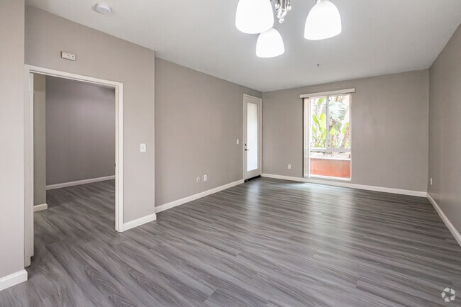 1BR, 1BA - 762SF - Dining room/Living Room - Metro 102 Apartments