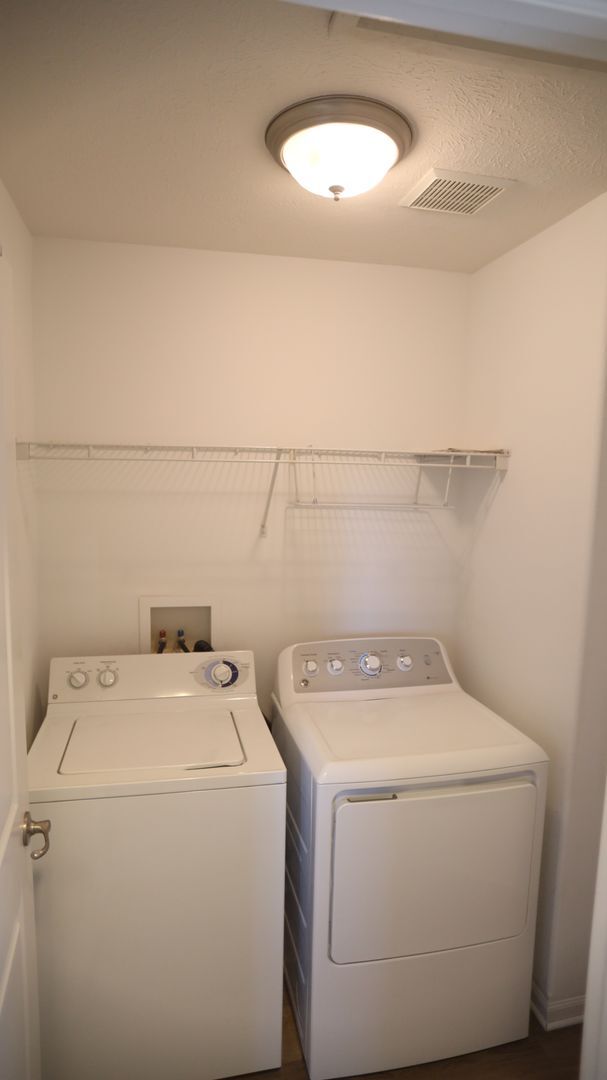 Building Photo - AVAILABLE NOW!