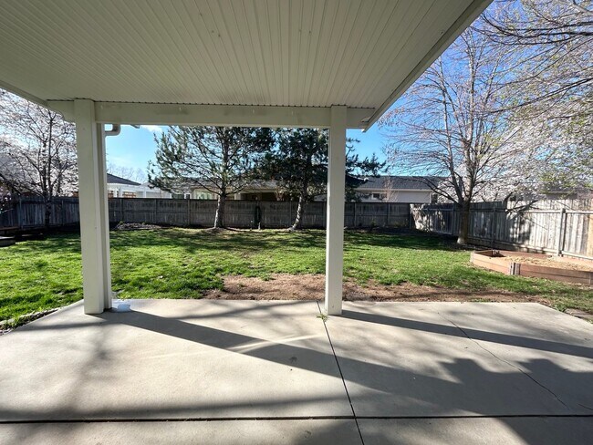 Building Photo - 115 Cassidy Dr E