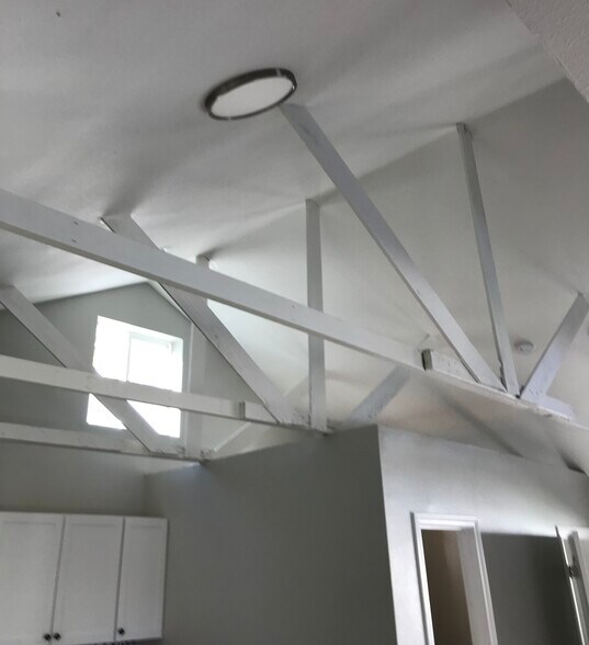 Building Photo - 706 Vale View Dr