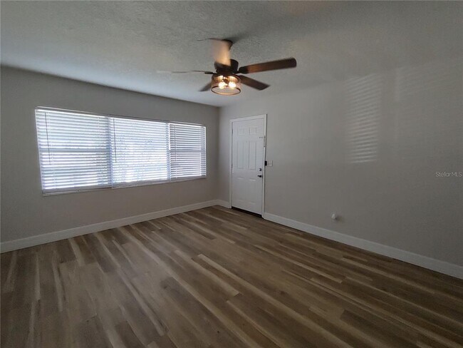 Building Photo - 316 W Howry Ave