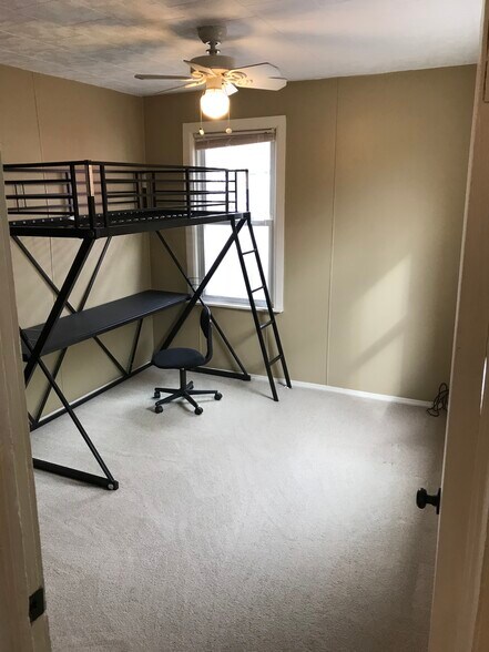 Building Photo - 1947 E 120th St