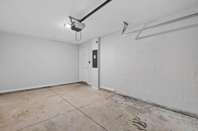 Building Photo - 129 Wellwood Ln