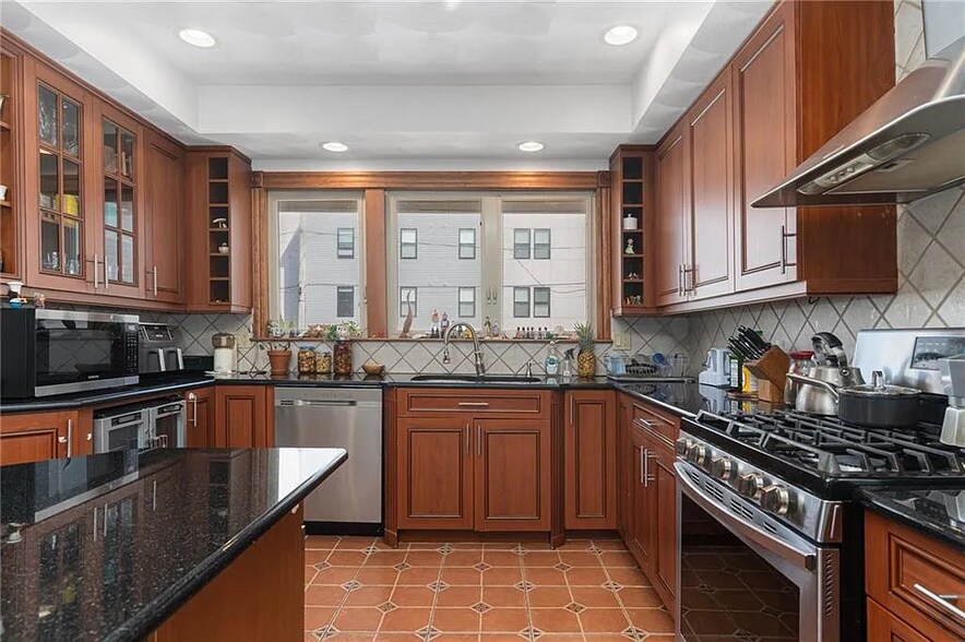 Building Photo - 18 Piedmont St