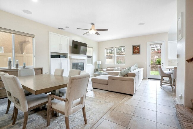 Building Photo - Beautiful executive home in the Eastlake-C...