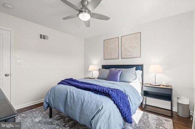 Building Photo - 134 35th St NE