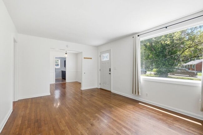 Building Photo - 240 Ridgeway Dr