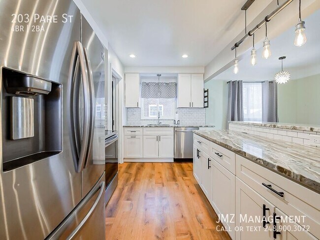 Building Photo - 203 Pare St