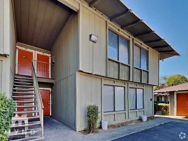 Building Photo - 2336 Villanova Cir