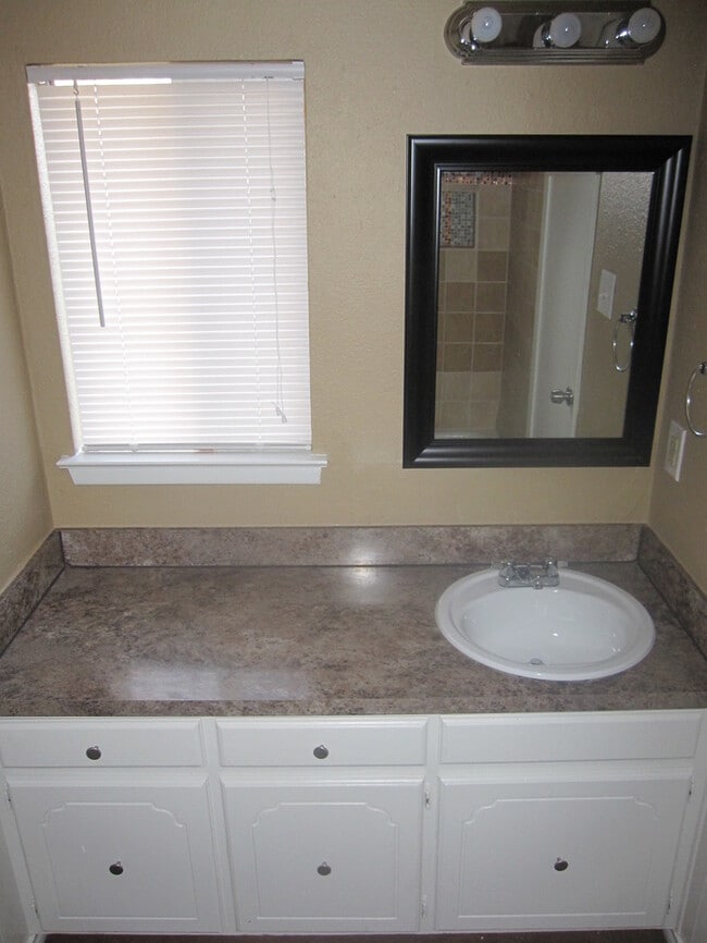 Building Photo - 2805 W Ferndale Ln