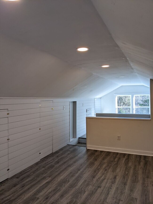 Building Photo - Beautiful Asheville Rental in the Malvern Hills Neighborhood!