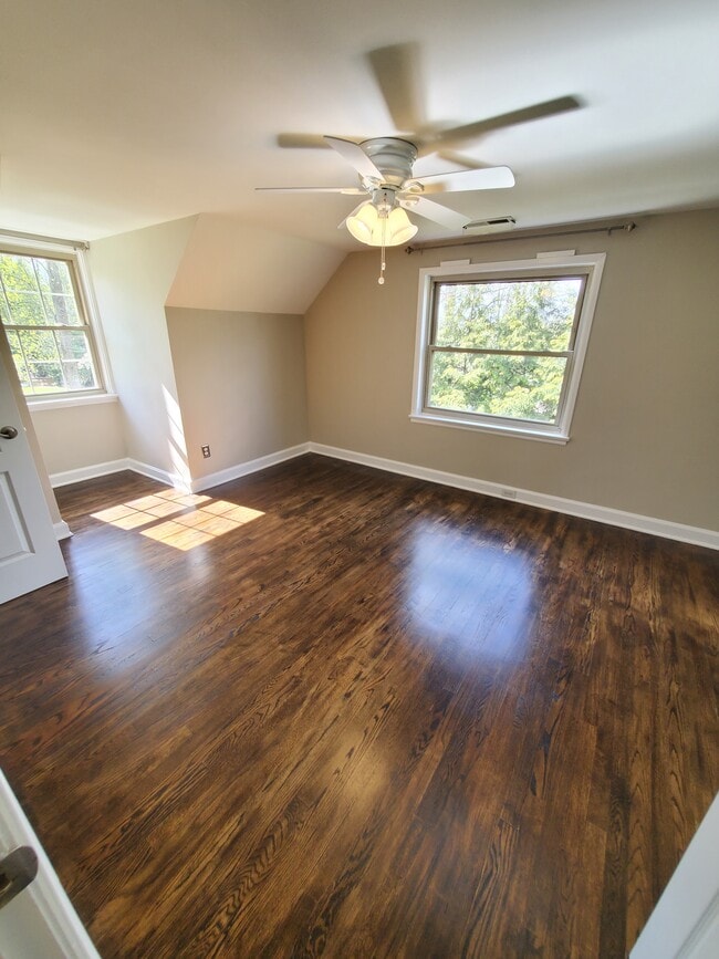 Building Photo - 320 Kingston Ct SW