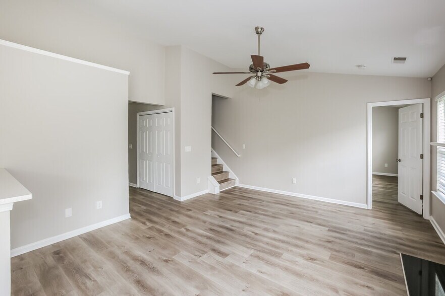 Building Photo - 5225 Hildreth Court