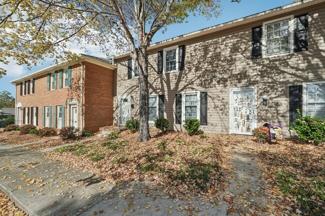 Primary Photo - 3915 Valley Ct