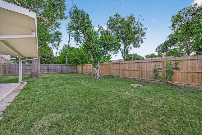 Building Photo - 16355 Sierra Grande Dr