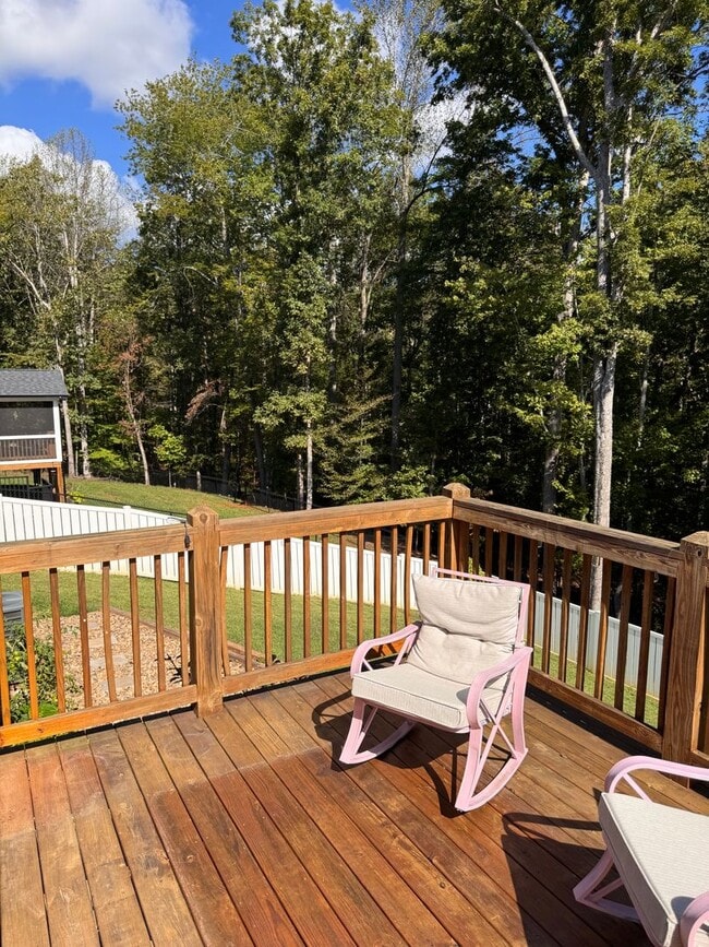 Building Photo - 3 Bedroom || 2 Bathroom Home in Forest