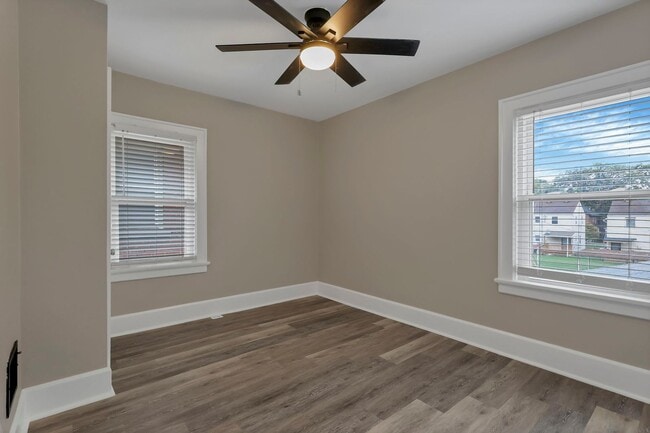 Building Photo - 618-620 Lilley Ave