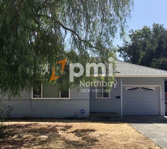 Primary Photo - 313 E Bell Ave