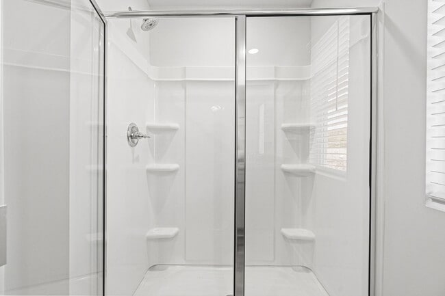 Building Photo - FULLY FURNISHED3 Bed 2.5 bathroom townhome in Gainesville!