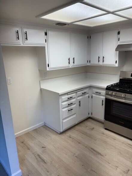 Kitchen 2 - 5700 Olmeda Ave