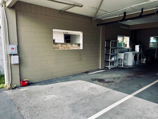 Building Photo - 606 Kaulani Way